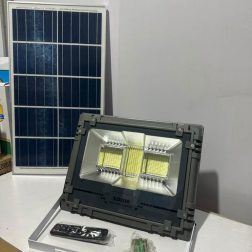 پروژکتور-خورشیدی-۱۰۰-وات